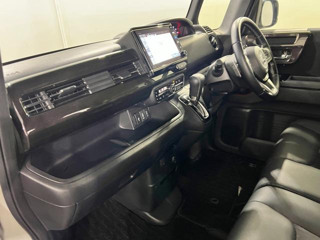 Ｎ−ＢＯＸカスタムＧ・Ｌターボホンダセンシング　走行２４２７９キロ／ナビ一年保証・走行距離無制限　フルセグナビ　Ｂｌｕｅｔｏｏｔｈ　バックカメラ　純正カーペットマット　ＥＴＣ　ＬＥＤヘッドライト　両側電動スライドドア（埼玉県）の中古車