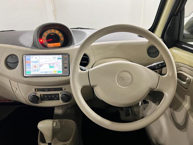 エッセ 中古車 Ｘ　走行１８６２６キロ／ワンセグナビ／マット１年保証距離無制限　走行距離１８６２６キロ　ワンセグナビ　純正カーペットマット　助手席エアバック　キーレスエントリー　ドリンクホルダー