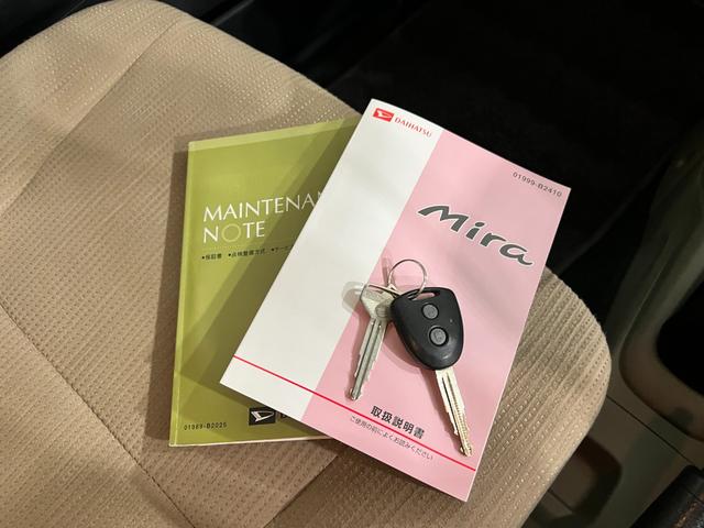 ミラXスペシャル MT車/走行64892キロ/CDチューナー1年保証距離無制限 走行距離64892キロ マニュアル車 CDチューナー 純正カーペットマット 助手席エアバック マニュアルエアコン(埼玉県)の中古車