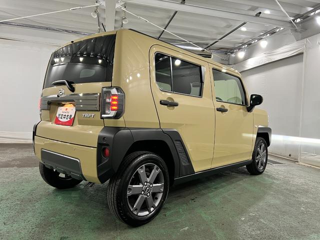 タフトGターボ ダーククロムベンチャー 走行8956キロ/マット1年保証距離無制限 走行距離8956キロ 純正マット サイドエアバッグ LEDヘッドランプ アイドリングストップ シートヒーター オート格納式ドアミラー 電動パーキングブレーキ(埼玉県)の中古車