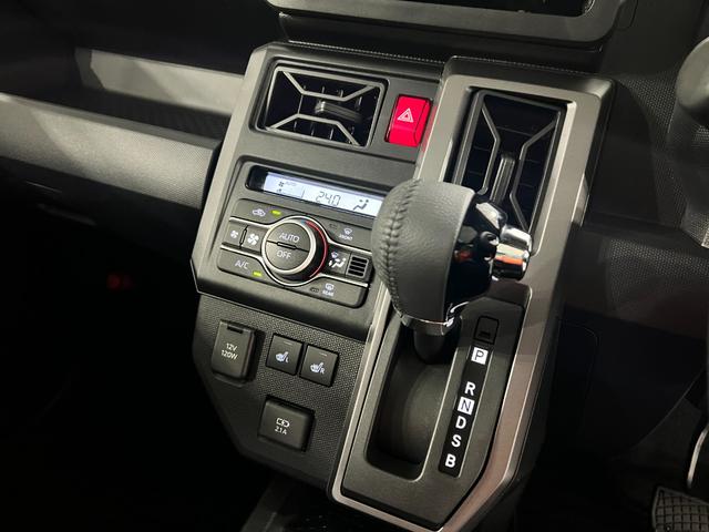 タフトGターボ ダーククロムベンチャー 走行8956キロ/マット1年保証距離無制限 走行距離8956キロ 純正マット サイドエアバッグ LEDヘッドランプ アイドリングストップ シートヒーター オート格納式ドアミラー 電動パーキングブレーキ(埼玉県)の中古車