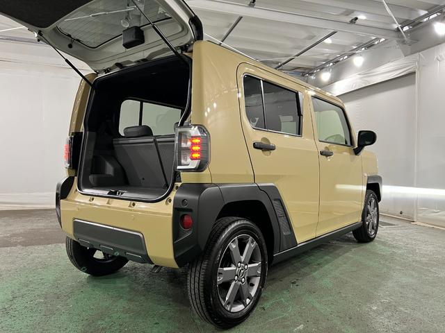 タフトGターボ ダーククロムベンチャー 走行8956キロ/マット1年保証距離無制限 走行距離8956キロ 純正マット サイドエアバッグ LEDヘッドランプ アイドリングストップ シートヒーター オート格納式ドアミラー 電動パーキングブレーキ(埼玉県)の中古車