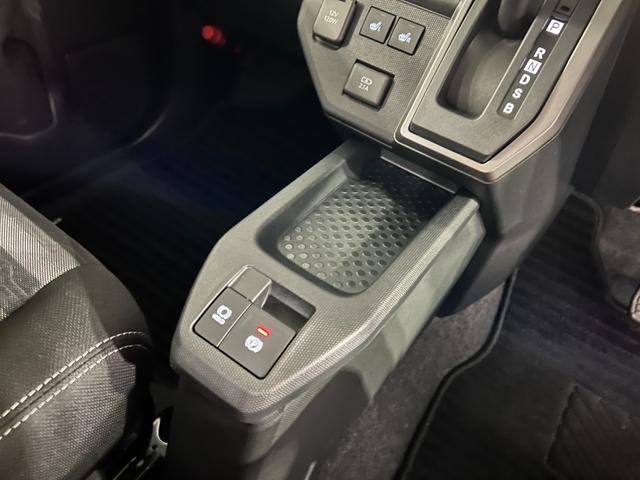 タフトGターボ ダーククロムベンチャー 走行8956キロ/マット1年保証距離無制限 走行距離8956キロ 純正マット サイドエアバッグ LEDヘッドランプ アイドリングストップ シートヒーター オート格納式ドアミラー 電動パーキングブレーキ(埼玉県)の中古車