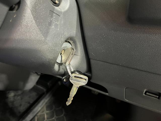 ハイゼットカーゴクルーズリミテッド 4WD/走行52977キロ/ナビ1年保証距離無制限 走行距離52977キロ フルセグナビ バックカメラ ブルートゥース 純正マット 助手席エアバック 両側スライドドア(埼玉県)の中古車