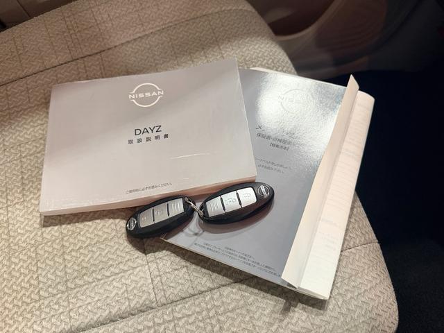 デイズＸ　雹害／走行１１１６９７キロ／ワンセグナビ／バックカメラ１年保証距離無制限　走行距離１１１６９７キロ　ワンセグナビ　バックカメラ　ブルートゥース　純正マット　助手席エアバッグ　オートライト（埼玉県）の中古車
