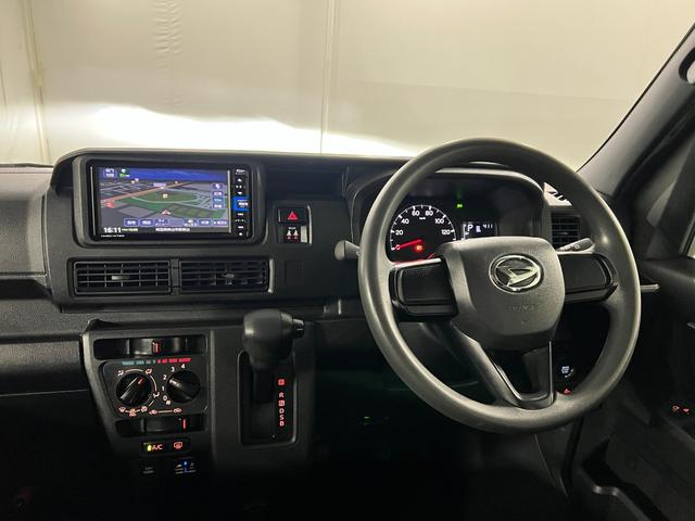 ハイゼットカーゴ 中古車 クルーズ　走行３８２９９キロ／純正フルセグナビ／ドラレコ１年保証距離無制限　走行距離３８２９９キロ　純正フルセグナビ　バックカメラ　ドラレコ　純正マット　クリアランスソナー　ＬＥＤヘッドランプ　アイドリングストップ　両側スライドドア