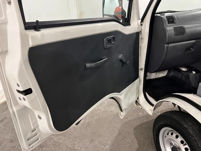 ハイゼットトラックエアコンパワステ スペシャル 走行96067キロ/車検整備付一年保証・走行距離無制限 走行96067キロ 車検整備付 5速マニュアル CDチューナー エアコンパワステ 運転席ゴムマット(埼玉県)の中古車