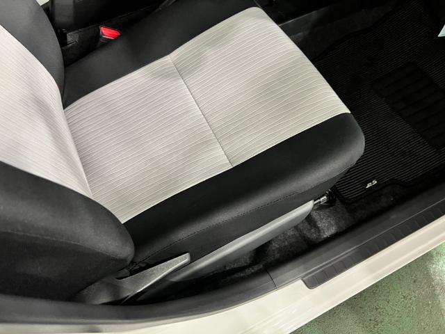 ミライースX SAIII 走行274キロ/純正フルセグナビ/純正マット1年保証距離無制限 走行距離274キロ 純正フルセグナビ ブルートゥース 純正マット クリアランスソナー オートライト LEDヘッドランプ アイドリングストップ 電動格納式ドアミラー(埼玉県)の中古車