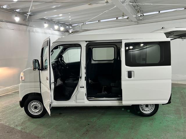 ハイゼットカーゴDX MT車/走行5094キロ/FMAMラジオ/マット1年保証距離無制限 走行距離5094キロ マット 助手席エアバッグ クリアランスソナー オートライト アイドリングストップ 両側スライドドア(埼玉県)の中古車