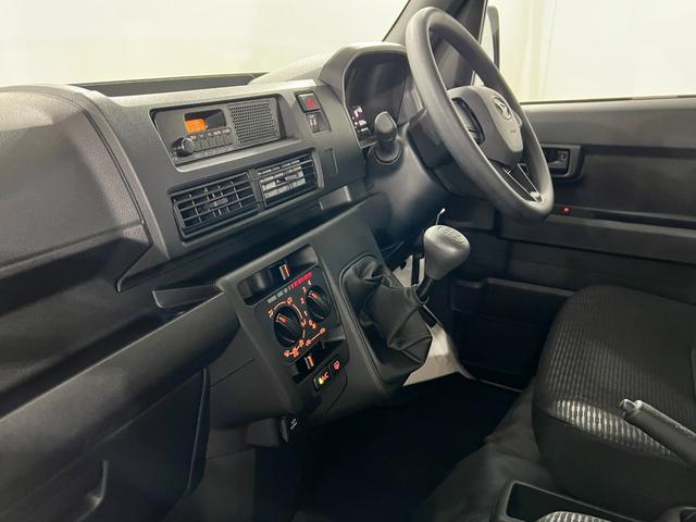 ハイゼットカーゴDX MT車/走行5094キロ/FMAMラジオ/マット1年保証距離無制限 走行距離5094キロ マット 助手席エアバッグ クリアランスソナー オートライト アイドリングストップ 両側スライドドア(埼玉県)の中古車