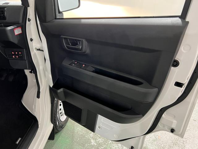 ハイゼットカーゴDX MT車/走行5094キロ/FMAMラジオ/マット1年保証距離無制限 走行距離5094キロ マット 助手席エアバッグ クリアランスソナー オートライト アイドリングストップ 両側スライドドア(埼玉県)の中古車