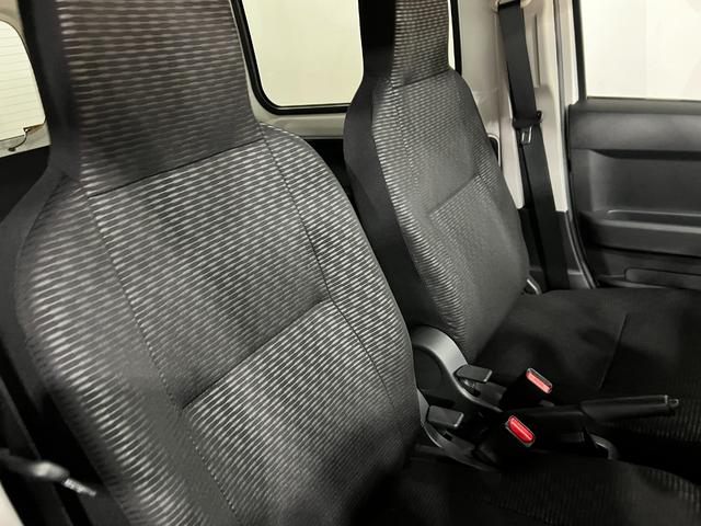 ハイゼットカーゴDX MT車/走行5094キロ/FMAMラジオ/マット1年保証距離無制限 走行距離5094キロ マット 助手席エアバッグ クリアランスソナー オートライト アイドリングストップ 両側スライドドア(埼玉県)の中古車
