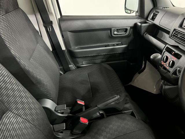 ハイゼットカーゴDX MT車/走行5094キロ/FMAMラジオ/マット1年保証距離無制限 走行距離5094キロ マット 助手席エアバッグ クリアランスソナー オートライト アイドリングストップ 両側スライドドア(埼玉県)の中古車