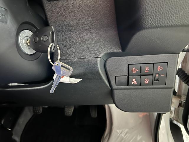 ハイゼットカーゴDX MT車/走行5094キロ/FMAMラジオ/マット1年保証距離無制限 走行距離5094キロ マット 助手席エアバッグ クリアランスソナー オートライト アイドリングストップ 両側スライドドア(埼玉県)の中古車