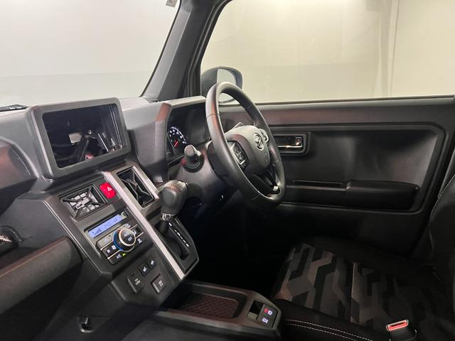 タフトGターボ ダーククロムベンチャー 走行22639キロ/マット1年保証距離無制限 走行距離22639キロ 純正マット サイドエアバッグ LEDヘッドランプ アイドリングストップ シートヒーター オート格納式ドアミラー 電動パーキングブレーキ(埼玉県)の中古車