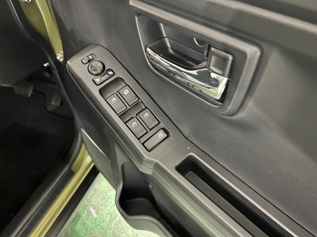 タフトGターボ ダーククロムベンチャー 走行22639キロ/マット1年保証距離無制限 走行距離22639キロ 純正マット サイドエアバッグ LEDヘッドランプ アイドリングストップ シートヒーター オート格納式ドアミラー 電動パーキングブレーキ(埼玉県)の中古車