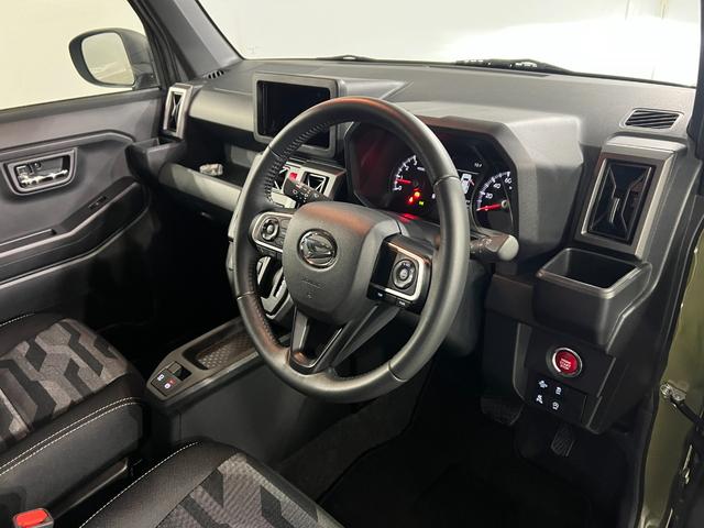タフトGターボ ダーククロムベンチャー 走行22639キロ/マット1年保証距離無制限 走行距離22639キロ 純正マット サイドエアバッグ LEDヘッドランプ アイドリングストップ シートヒーター オート格納式ドアミラー 電動パーキングブレーキ(埼玉県)の中古車