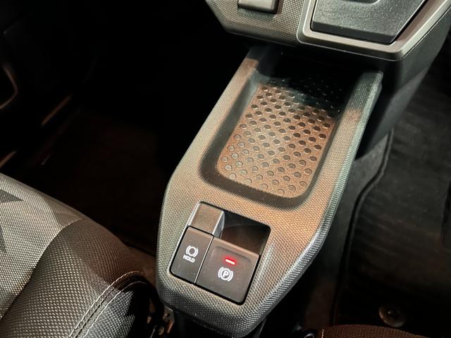 タフトGターボ ダーククロムベンチャー 走行22639キロ/マット1年保証距離無制限 走行距離22639キロ 純正マット サイドエアバッグ LEDヘッドランプ アイドリングストップ シートヒーター オート格納式ドアミラー 電動パーキングブレーキ(埼玉県)の中古車