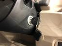 １年保証距離無制限　走行距離７７４９２キロ　ワンセグナビ　ブルートゥース　ＤＶＤ再生　カーペットマット　助手席エアバッグ　キーレスエントリー　マニュアルエアコン（埼玉県）の中古車