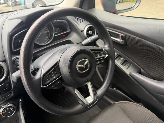 MAZDA215Sプロアクティブ スマートエディション 走行5599キロ保証1年間・距離無制限付き フルセグナビ Bluetooth 全周囲カメラ オートエアコン キーフリー 純正フロアマット アルミホイール 純正リアスモークガラス(埼玉県)の中古車