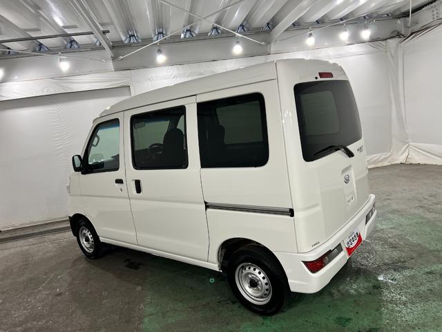 ハイゼットカーゴＤＸ　走行１１７７１４キロ／ワンセグナビ／純正マット１年保証距離無制限　走行距離１１７７１４キロ　ワンセグナビ　ブルートゥース　純正フロアマット　アイドリングストップ　マニュアルエアコン　キーレスエントリー　両側スライドドア（埼玉県）の中古車