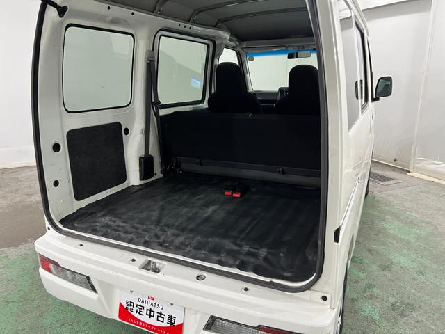 ハイゼットカーゴＤＸ　走行１１７７１４キロ／ワンセグナビ／純正マット１年保証距離無制限　走行距離１１７７１４キロ　ワンセグナビ　ブルートゥース　純正フロアマット　アイドリングストップ　マニュアルエアコン　キーレスエントリー　両側スライドドア（埼玉県）の中古車