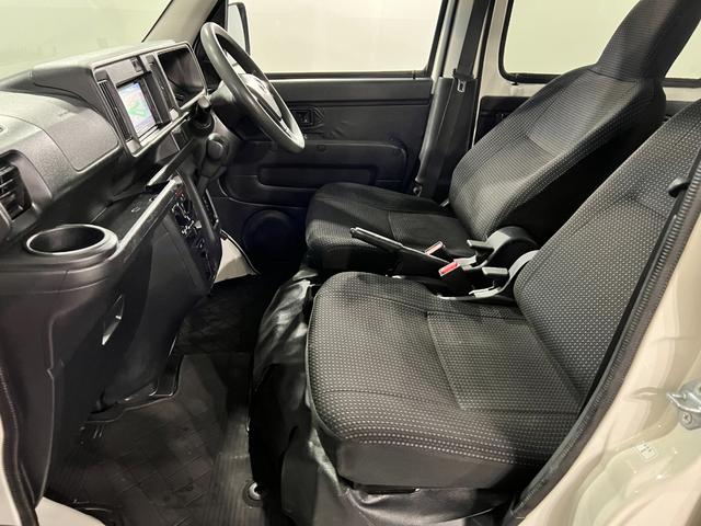 ハイゼットカーゴＤＸ　走行１１７７１４キロ／ワンセグナビ／純正マット１年保証距離無制限　走行距離１１７７１４キロ　ワンセグナビ　ブルートゥース　純正フロアマット　アイドリングストップ　マニュアルエアコン　キーレスエントリー　両側スライドドア（埼玉県）の中古車