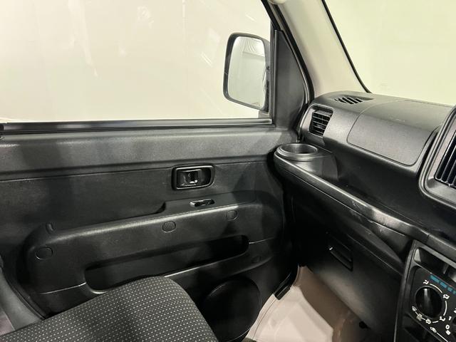 ハイゼットカーゴＤＸ　走行１１７７１４キロ／ワンセグナビ／純正マット１年保証距離無制限　走行距離１１７７１４キロ　ワンセグナビ　ブルートゥース　純正フロアマット　アイドリングストップ　マニュアルエアコン　キーレスエントリー　両側スライドドア（埼玉県）の中古車