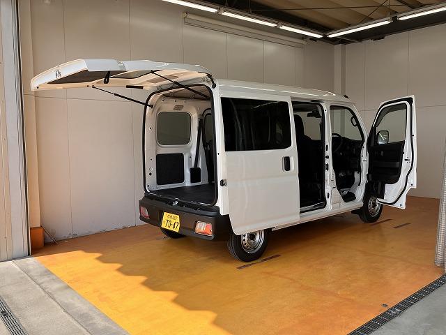 ハイゼットカーゴＤＸ４ＷＤ　サポカーＳワイド適合　ラジオ　エアコン　アクセサリーソケット　コーナーセンサー　アイドリングストップ　光軸調整ダイヤル　横滑り防止機能　誤発進抑制機能　パワーウインドウ　キーレス（神奈川県）の中古車