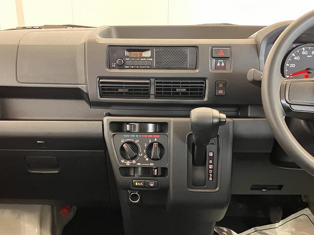 ハイゼットカーゴＤＸ４ＷＤ　サポカーＳワイド適合　ラジオ　エアコン　アクセサリーソケット　コーナーセンサー　アイドリングストップ　光軸調整ダイヤル　横滑り防止機能　誤発進抑制機能　パワーウインドウ　キーレス（神奈川県）の中古車