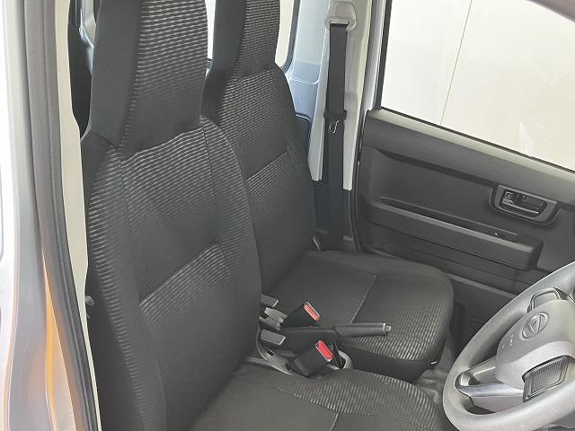 ハイゼットカーゴＤＸサポカーＳワイド適合　ディスプレイオーディオ　エアコン　アクセサリーソケット　コーナーセンサー　アイドリングストップ　光軸調整ダイヤル　横滑り防止機能　誤発進抑制機能　パワーウインドウ　キーレス（神奈川県）の中古車