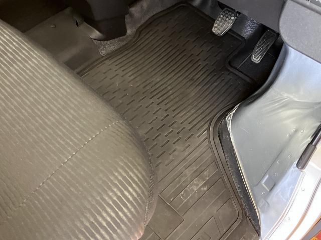 ハイゼットカーゴＤＸサポカーＳワイド適合　ディスプレイオーディオ　エアコン　アクセサリーソケット　コーナーセンサー　アイドリングストップ　光軸調整ダイヤル　横滑り防止機能　誤発進抑制機能　パワーウインドウ　キーレス（神奈川県）の中古車