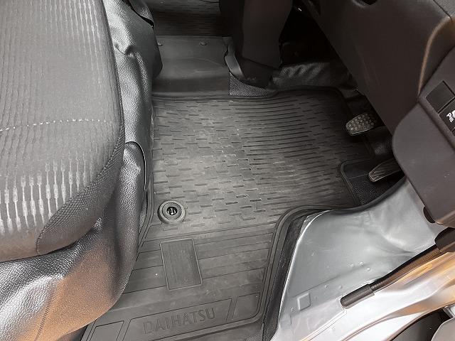 ハイゼットカーゴDXサポカーSワイド適合 ラジオ エアコン アクセサリーソケット コーナーセンサー アイドリングストップ 光軸調整ダイヤル 横滑り防止機能 誤発進抑制機能 パワーウインドウ キーレス(神奈川県)の中古車