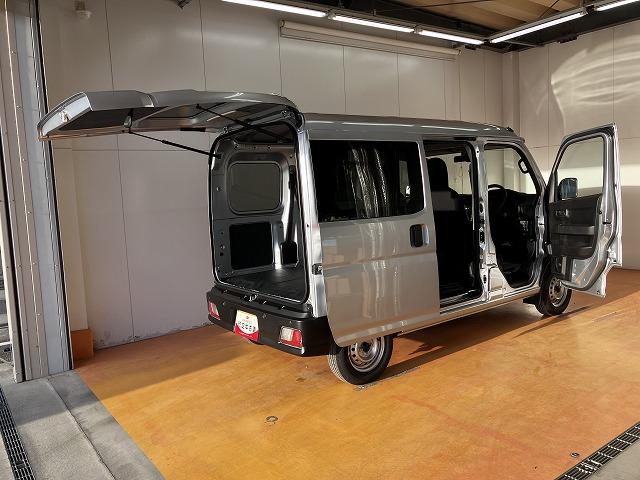 ハイゼットカーゴＤＸサポカーＳワイド適合　ラジオ　エアコン　アクセサリーソケット　コーナーセンサー　アイドリングストップ　光軸調整ダイヤル　横滑り防止機能　誤発進抑制機能　パワーウインドウ　キーレス（神奈川県）の中古車