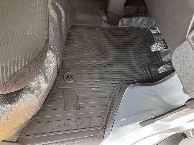 ハイゼットカーゴＤＸサポカーＳワイド適合　ラジオ　エアコン　アクセサリーソケット　コーナーセンサー　アイドリングストップ　光軸調整ダイヤル　横滑り防止機能　誤発進抑制機能　パワーウインドウ　キーレス（神奈川県）の中古車