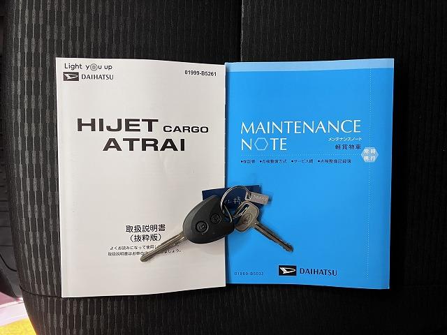 ハイゼットカーゴＤＸサポカーＳワイド適合　ラジオ　エアコン　アクセサリーソケット　コーナーセンサー　アイドリングストップ　光軸調整ダイヤル　横滑り防止機能　誤発進抑制機能　パワーウインドウ　キーレス（神奈川県）の中古車