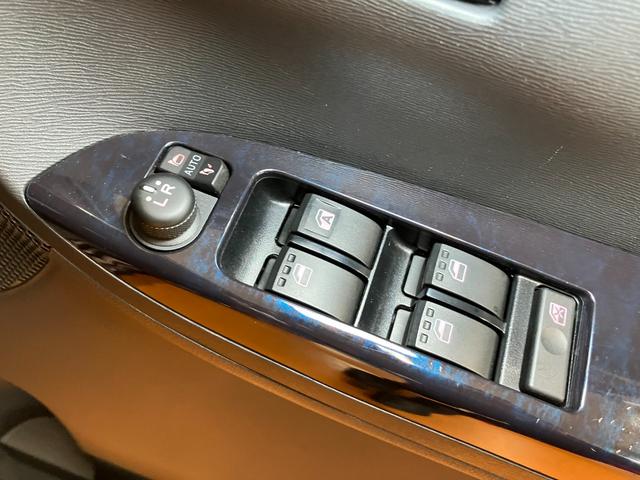 タントカスタムＲＳ　トップエディションＳＡIIIサポカーＳワイド適合　ミラクルオープンドア　両側オートスライドドア　ステアリングスイッチ　ＵＳＢ接続端子　Ｐスタート　運転席シートヒーター　オートハイビーム　ＥＴＣ　キーフリー（神奈川県）の中古車