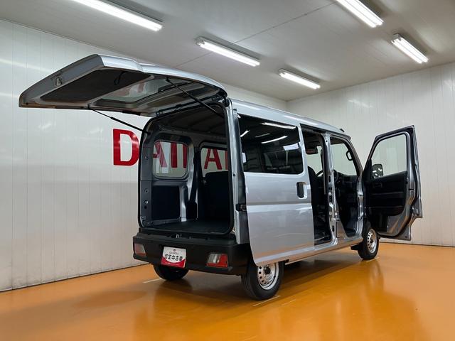 ハイゼットカーゴＤＸサポカーＳワイド適合　ラジオ　エアコン　アクセサリーソケット　コーナーセンサー　アイドリングストップ　光軸調整ダイヤル　横滑り防止機能　誤発進抑制機能　パワーウインドウ　キーレス（神奈川県）の中古車