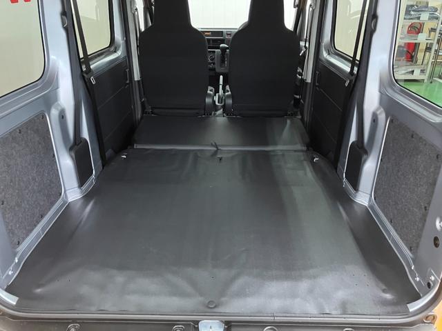 ハイゼットカーゴＤＸサポカーＳワイド適合　ラジオ　エアコン　アクセサリーソケット　コーナーセンサー　アイドリングストップ　光軸調整ダイヤル　横滑り防止機能　誤発進抑制機能　パワーウインドウ　キーレス（神奈川県）の中古車