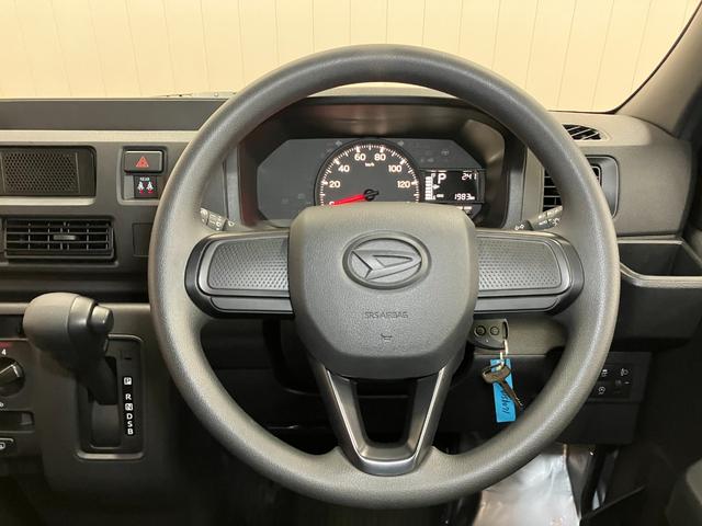 ハイゼットカーゴＤＸサポカーＳワイド適合　ラジオ　エアコン　アクセサリーソケット　コーナーセンサー　アイドリングストップ　光軸調整ダイヤル　横滑り防止機能　誤発進抑制機能　パワーウインドウ　キーレス（神奈川県）の中古車