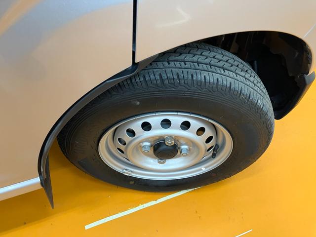 ハイゼットカーゴＤＸサポカーＳワイド適合　ラジオ　エアコン　アクセサリーソケット　コーナーセンサー　アイドリングストップ　光軸調整ダイヤル　横滑り防止機能　誤発進抑制機能　パワーウインドウ　キーレス（神奈川県）の中古車