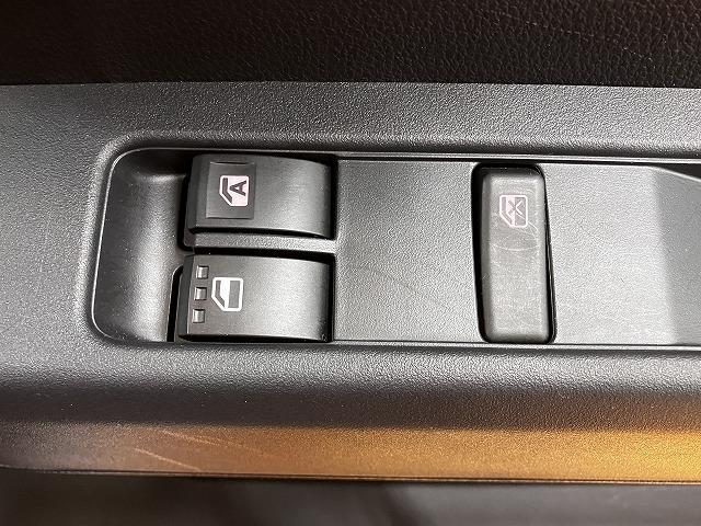 ハイゼットカーゴＤＸサポカーＳワイド適合　エアコン　アクセサリーソケット　コーナーセンサー　アイドリングストップ　光軸調整ダイヤル　横滑り防止機能　誤発進抑制機能　パワーウインドウ　キーレス（神奈川県）の中古車