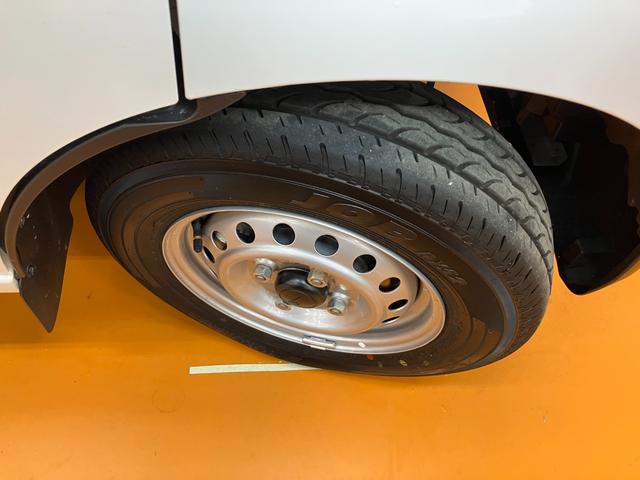 ハイゼットカーゴＤＸサポカーＳワイド適合　Ｂｌｕｅｔｏｏｔｈオーディオ　エアコン　アクセサリーソケット　コーナーセンサー　アイドリングストップ　光軸調整ダイヤル　横滑り防止機能　誤発進抑制機能　パワーウインドウ　キーレス（神奈川県）の中古車