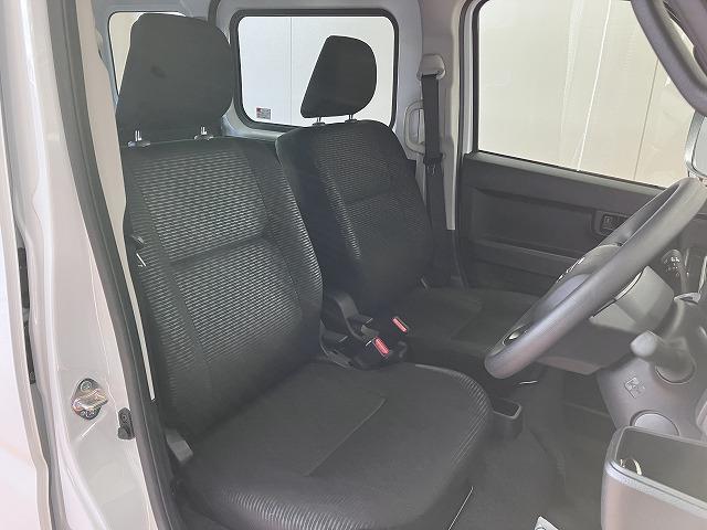 ハイゼットカーゴクルーズターボサポカーSワイド適合 エアコン アクセサリーソケット コーナーセンサー アイドリングストップ Pスタート 光軸調整ダイヤル 横滑り防止機能 誤発進抑制機能 電動格納ミラー パワーウインドウ キーフリー(神奈川県)の中古車