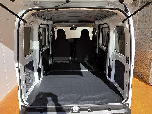 ハイゼットカーゴＤＸサポカーＳワイド適合　ディスプレイオーディオ　エアコン　アクセサリーソケット　コーナーセンサー　アイドリングストップ　光軸調整ダイヤル　横滑り防止機能　誤発進抑制機能　パワーウインドウ　キーレス（神奈川県）の中古車