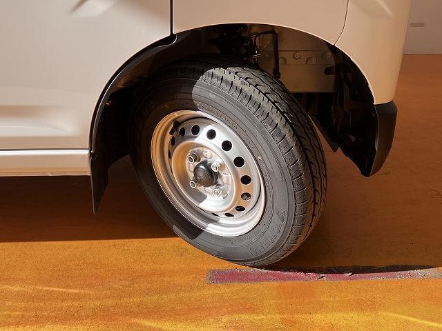ハイゼットカーゴＤＸサポカーＳワイド適合　ディスプレイオーディオ　エアコン　アクセサリーソケット　コーナーセンサー　アイドリングストップ　光軸調整ダイヤル　横滑り防止機能　誤発進抑制機能　パワーウインドウ　キーレス（神奈川県）の中古車