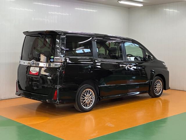 ヴォクシーハイブリッドＺＳ　煌III衝突被害軽減ブレーキシステム　ドラレコ　クルーズコントロール　両側オートスライドドア　ステアリングスイッチ　フリップダウンモニター　シートヒーター　ＵＳＢ接続端子　レーンアシスト　Ｐスタート（神奈川県）の中古車