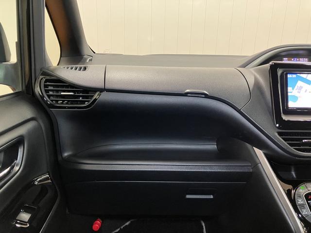 ヴォクシーハイブリッドＺＳ　煌III衝突被害軽減ブレーキシステム　ドラレコ　クルーズコントロール　両側オートスライドドア　ステアリングスイッチ　フリップダウンモニター　シートヒーター　ＵＳＢ接続端子　レーンアシスト　Ｐスタート（神奈川県）の中古車