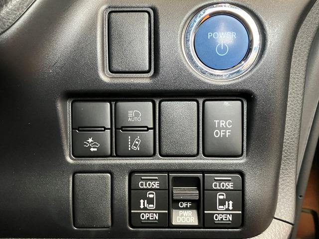 ヴォクシーハイブリッドＺＳ　煌III衝突被害軽減ブレーキシステム　ドラレコ　クルーズコントロール　両側オートスライドドア　ステアリングスイッチ　フリップダウンモニター　シートヒーター　ＵＳＢ接続端子　レーンアシスト　Ｐスタート（神奈川県）の中古車