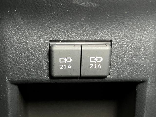 ヴォクシーハイブリッドＺＳ　煌III衝突被害軽減ブレーキシステム　ドラレコ　クルーズコントロール　両側オートスライドドア　ステアリングスイッチ　フリップダウンモニター　シートヒーター　ＵＳＢ接続端子　レーンアシスト　Ｐスタート（神奈川県）の中古車